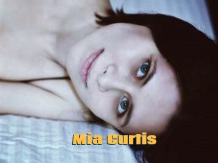 Mia_Curtis